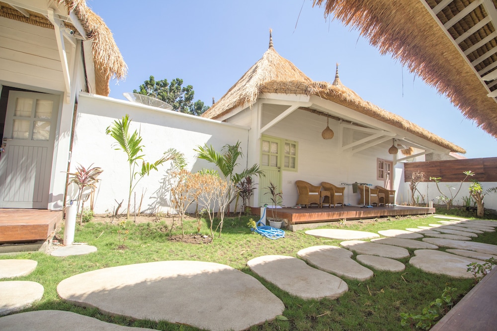 gili breeze tropical bungalows