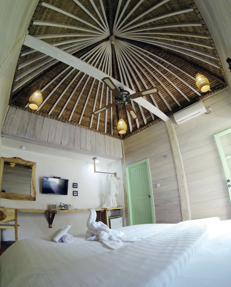 gili breeze tropical bungalows
