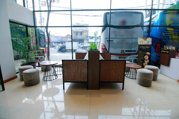 yellow star ambarukmo hotel