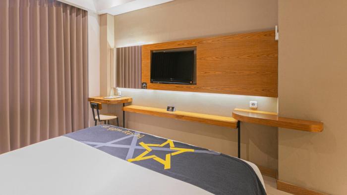 yellow star ambarukmo hotel