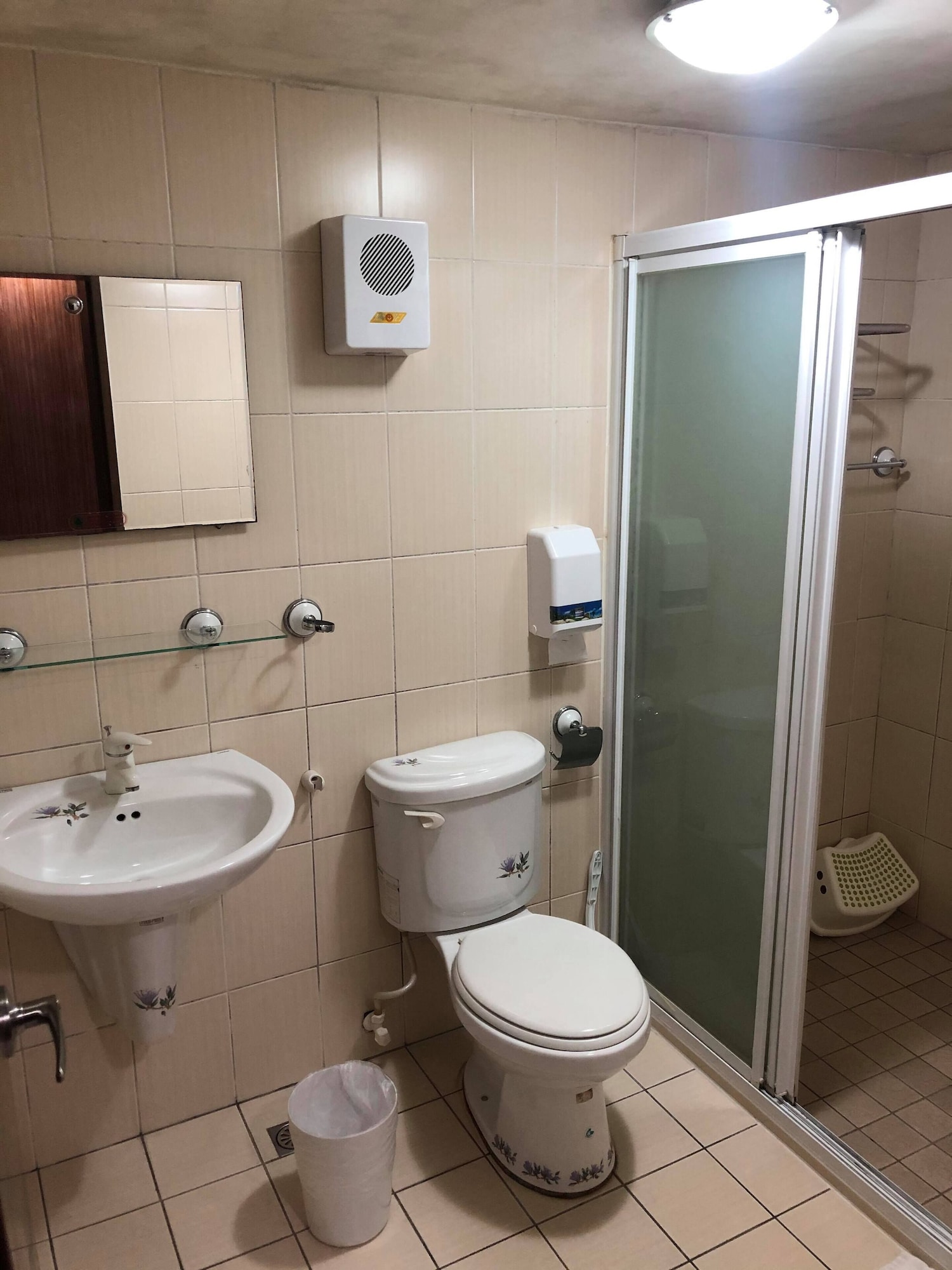 sanyi happiness bandb