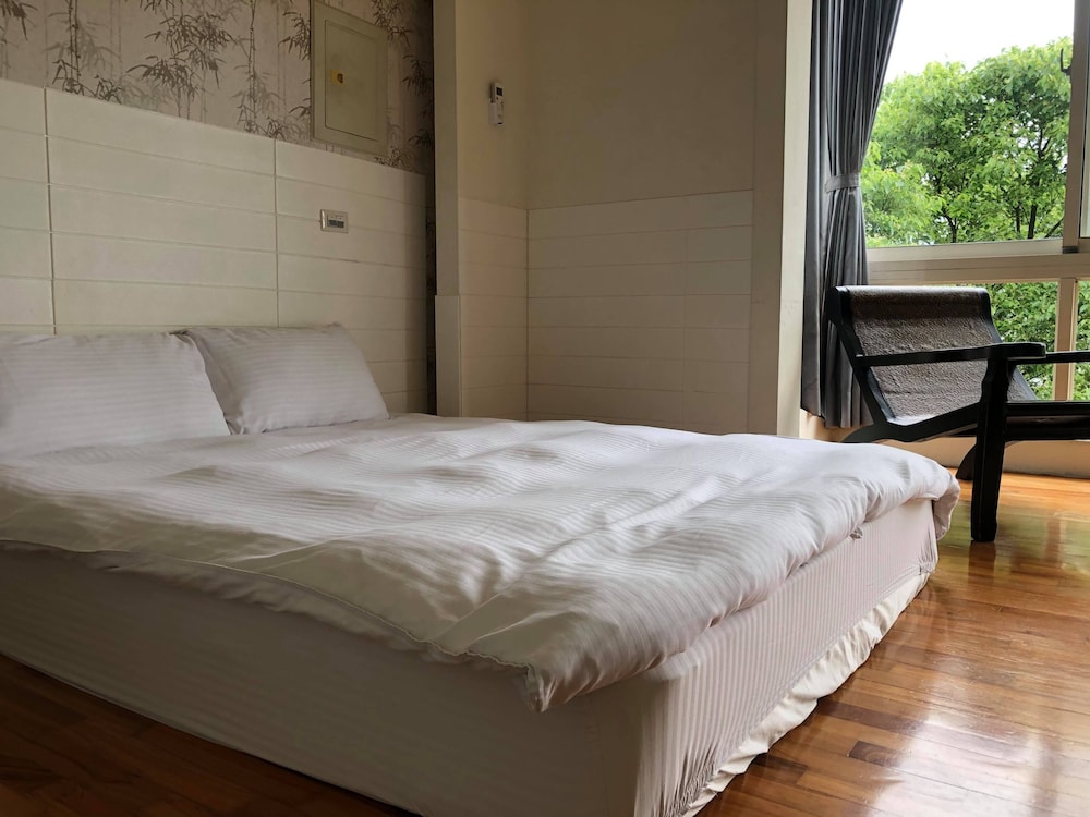 sanyi happiness bandb