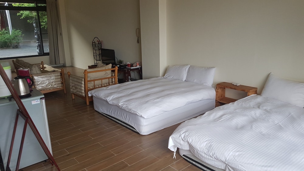 sanyi happiness bandb