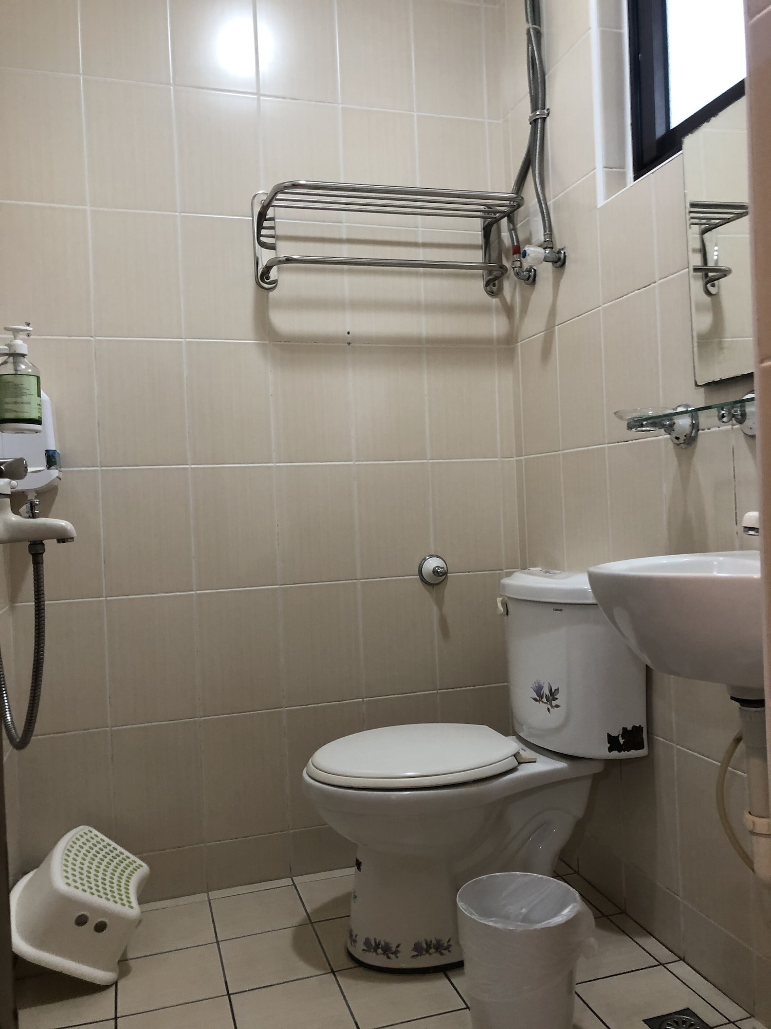 sanyi happiness bandb