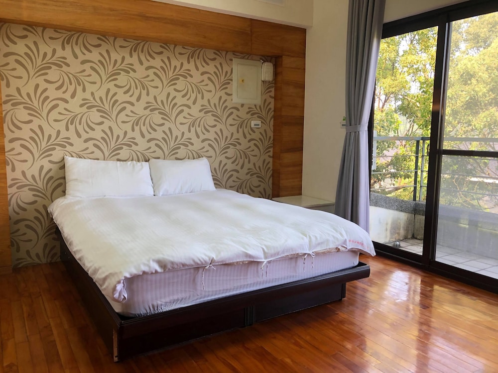 sanyi happiness bandb