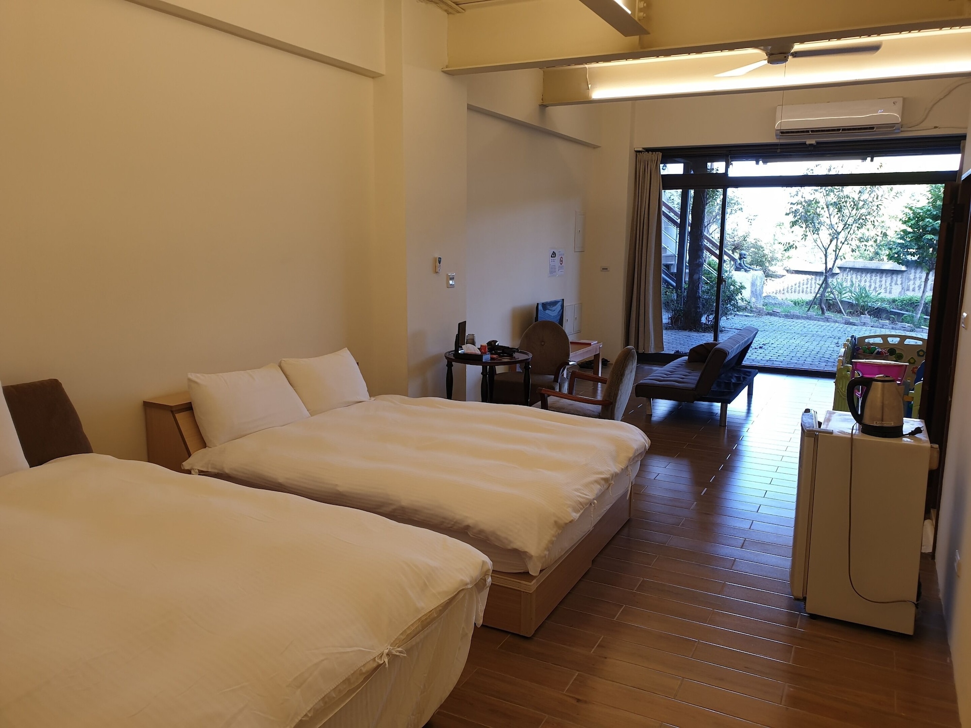 sanyi happiness bandb