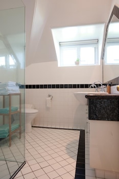 lowena cafe and accommodation