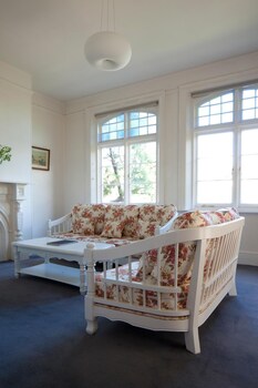 lowena cafe and accommodation