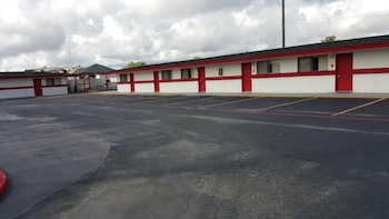 Luxury Inn & Rv Park,Three Rivers>>Kenedy,3 star