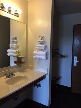 clarion hometown inn