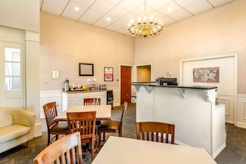 Econo Lodge Inn & Suites Radford-Blacksburg Area,Near Radford University,2 star