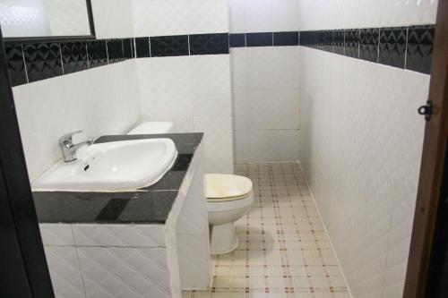 tropical breeze guesthouse