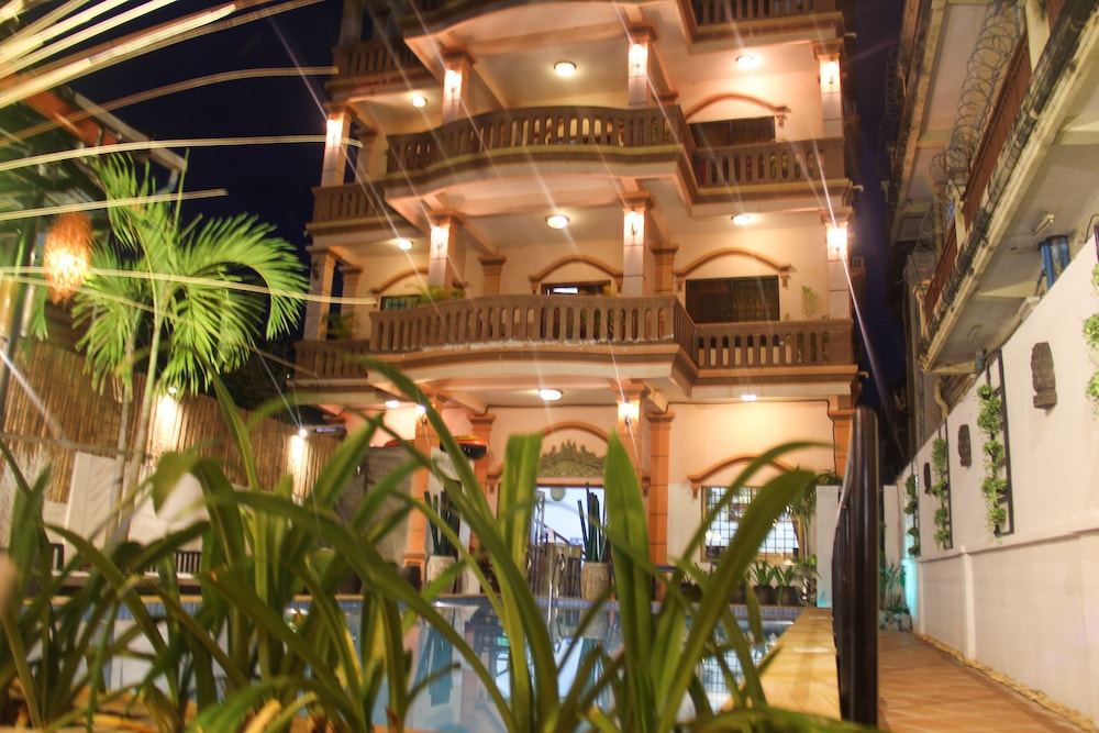 tropical breeze guesthouse
