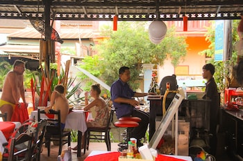 tropical breeze guesthouse