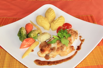 tropical breeze guesthouse