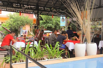 tropical breeze guesthouse