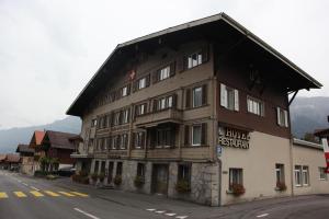 boutique hotel and restaurant baren ringgenberg