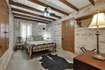 rocking ox gasthaus and barn cabin