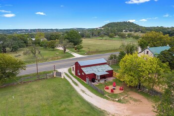 Rocking Ox Gasthaus And Barn Cabin,Stonewall>>Fredericksburg,3 star