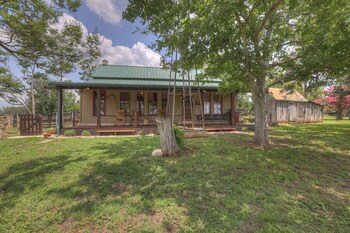 rocking ox gasthaus and barn cabin