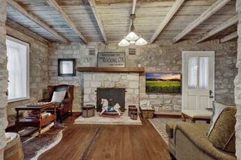 rocking ox gasthaus and barn cabin