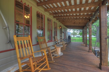 rocking ox gasthaus and barn cabin