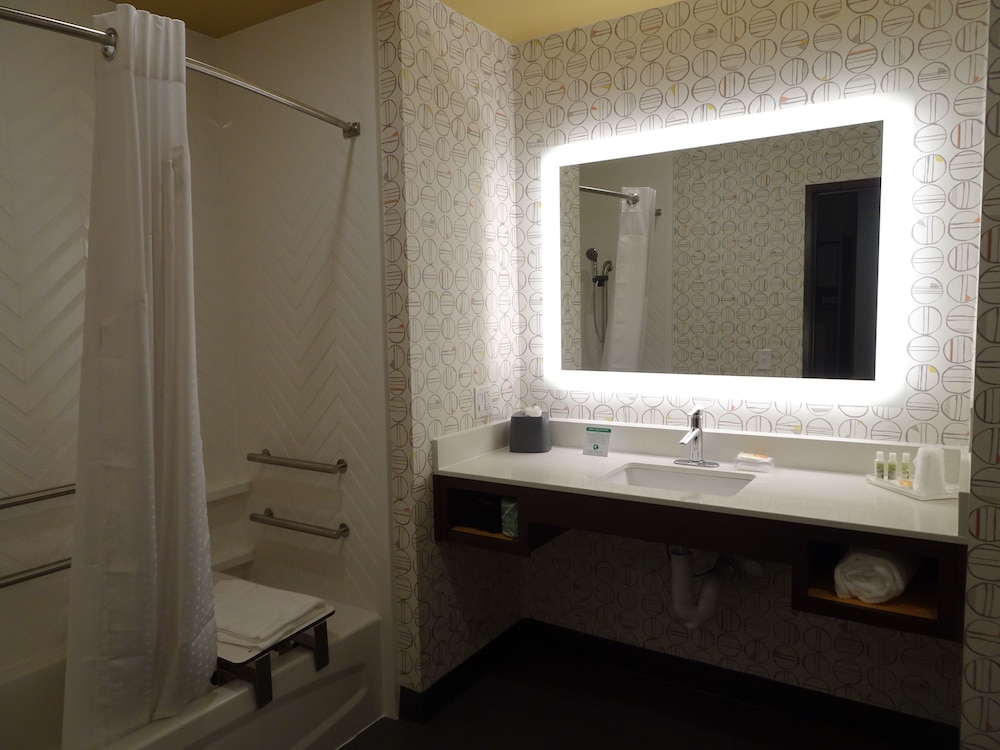 holiday inn jonesboro by ihg