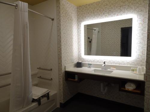 holiday inn jonesboro by ihg