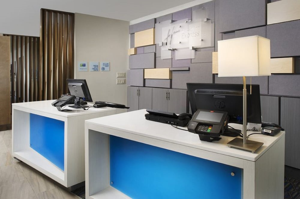 holiday inn express and suites greenwood mall by ihg