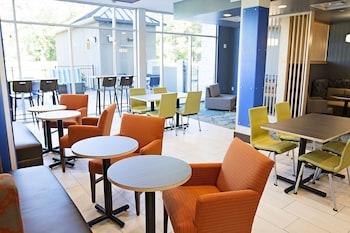 Holiday Inn Express & Suites Greenwood Mall By Ihg,Greenwood County>>Greenwood,3 star