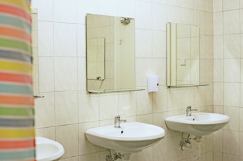 mac city hostel