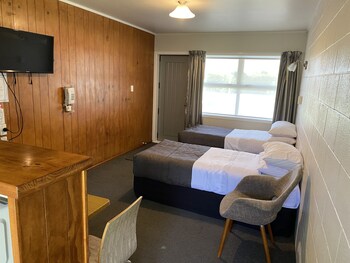 colonial motel
