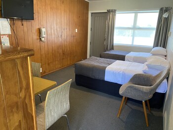 colonial motel