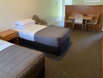 colonial motel