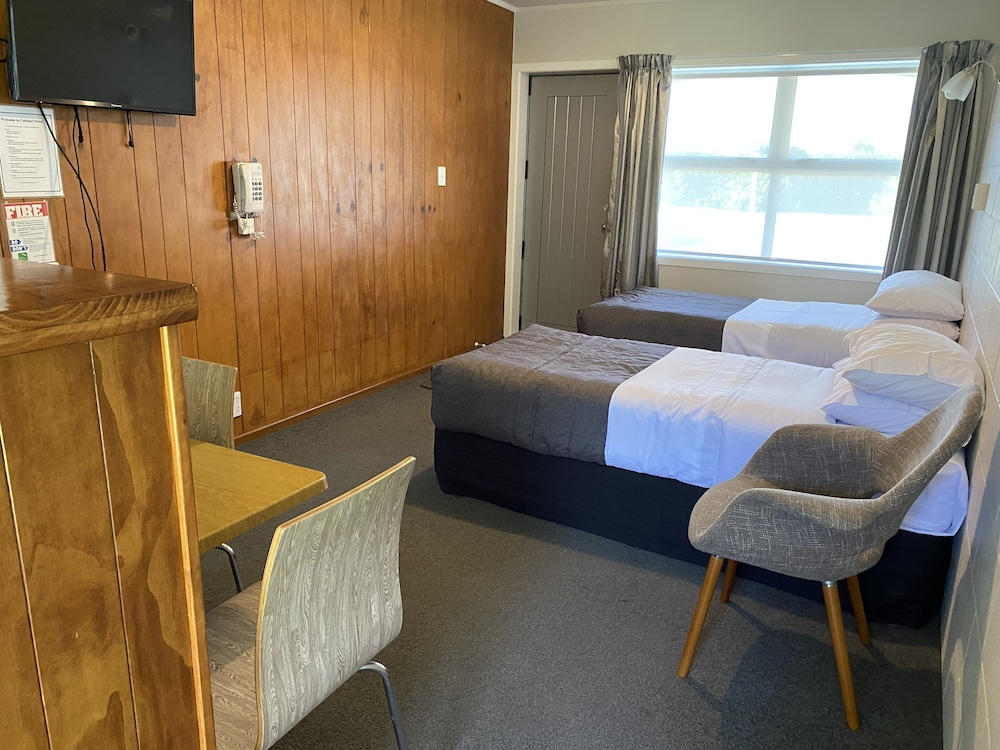 colonial motel