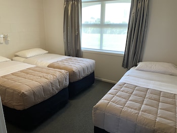 colonial motel