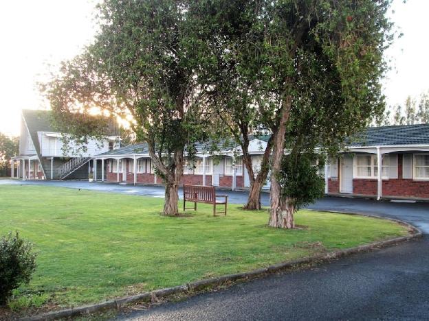 colonial motel