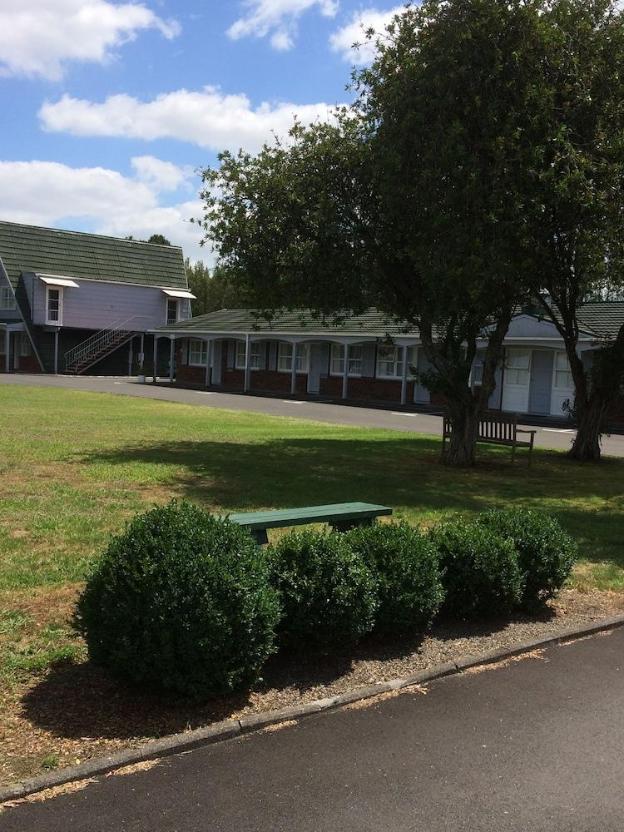 colonial motel