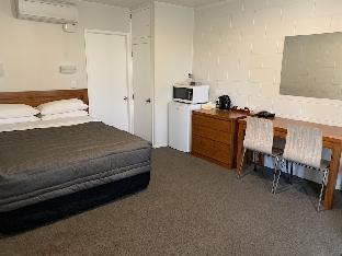 colonial motel