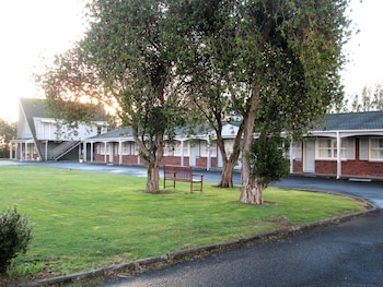colonial motel