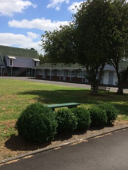 colonial motel