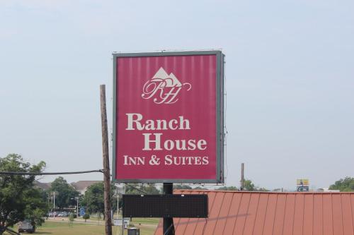 ranch house inn and suites