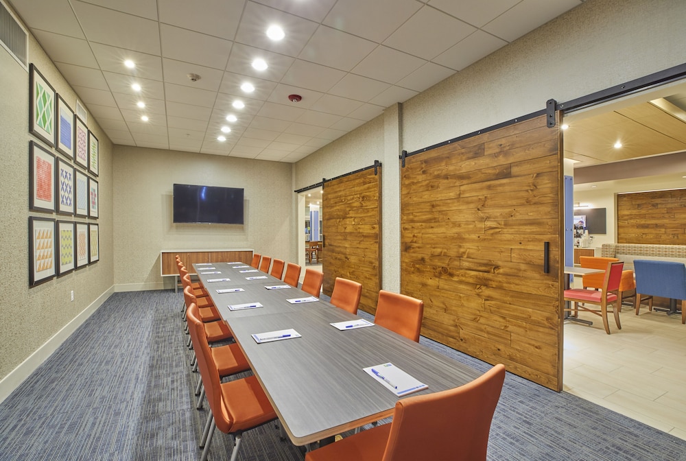 holiday inn express and suites hermiston downtown by ihg