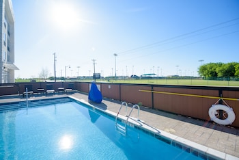 holiday inn express and suites mckinney frisco east