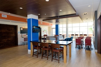 holiday inn express and suites mckinney frisco east