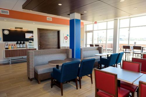 holiday inn express and suites mckinney frisco east