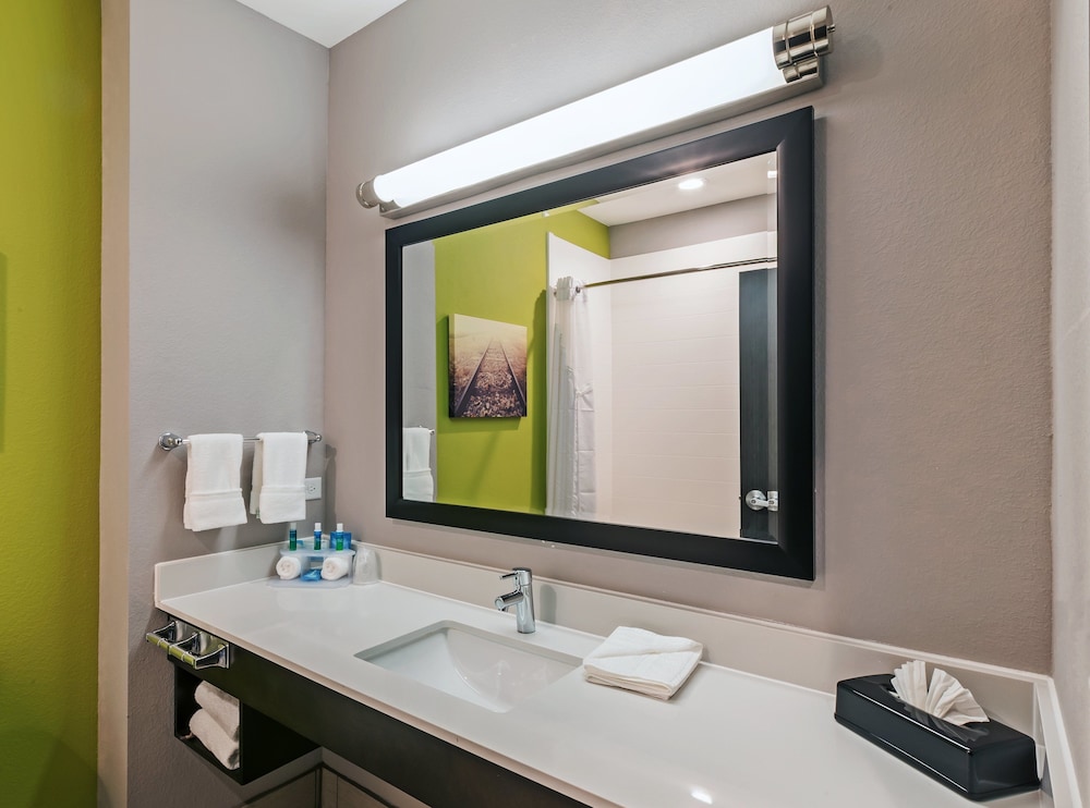 holiday inn express and suites perryton by ihg