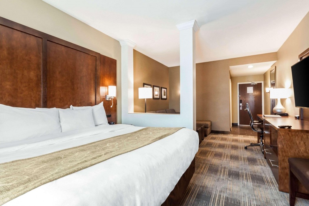 comfort suites university