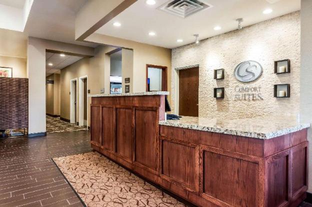 comfort suites university
