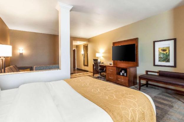 comfort suites university